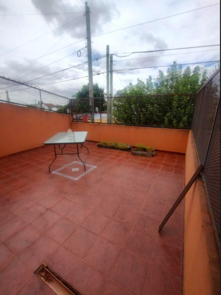 CASA QUILMES CON 4 DORMI Y COCHERA EXCELENTE UBICACION