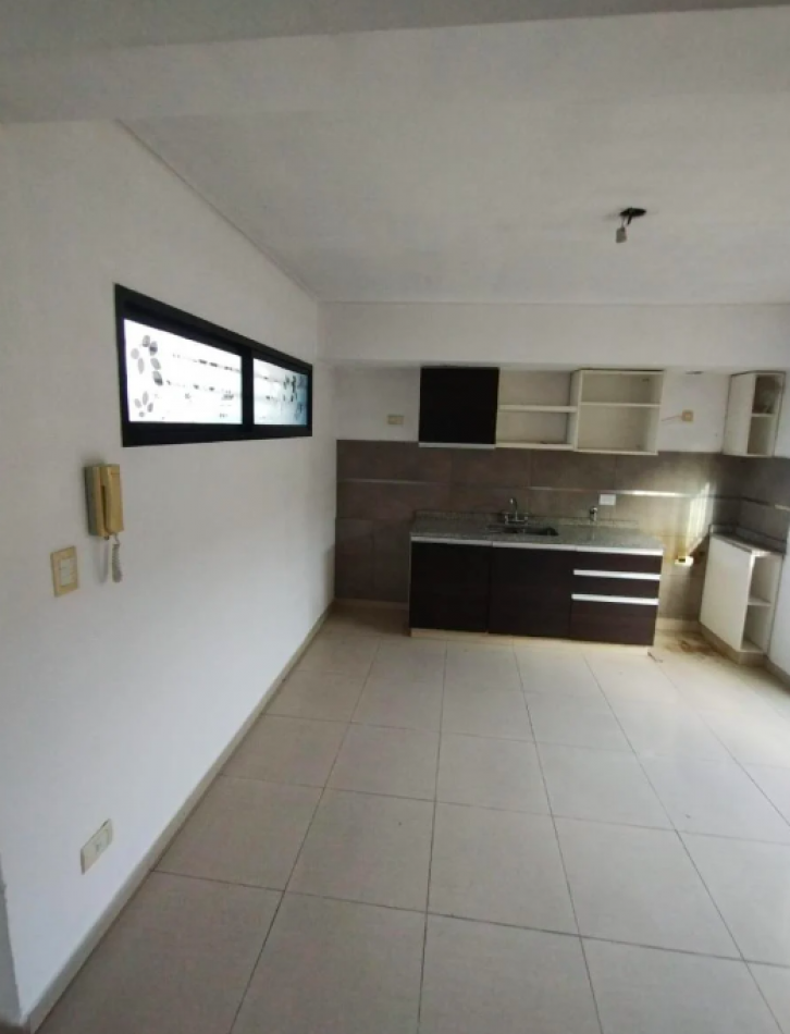 DUPLEX CON DOS DORMITORIOS PATRIO Y ENTRADA PARA AUTO APTO CREDITO