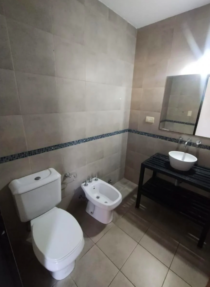 DUPLEX CON DOS DORMITORIOS PATRIO Y ENTRADA PARA AUTO APTO CREDITO