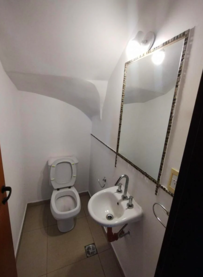 DUPLEX CON DOS DORMITORIOS PATRIO Y ENTRADA PARA AUTO APTO CREDITO