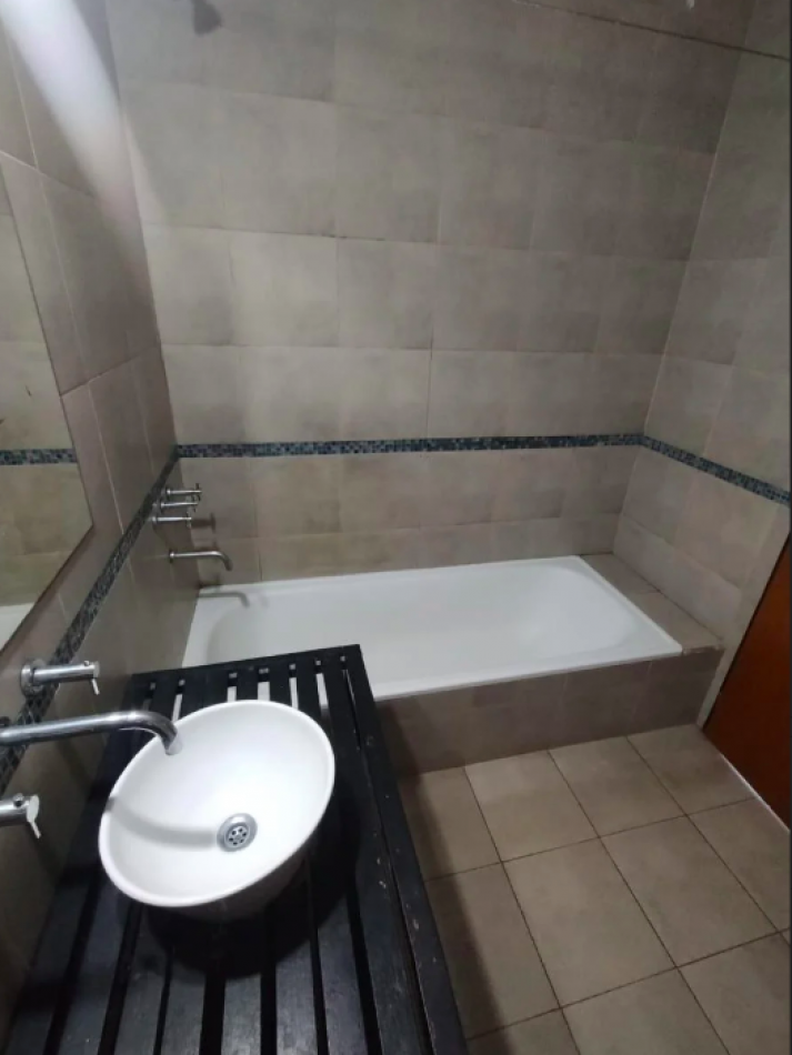 DUPLEX CON DOS DORMITORIOS PATRIO Y ENTRADA PARA AUTO APTO CREDITO