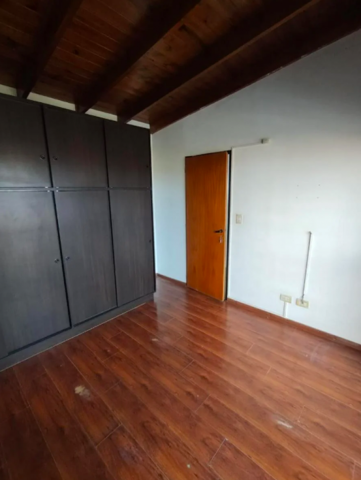 DUPLEX CON DOS DORMITORIOS PATRIO Y ENTRADA PARA AUTO APTO CREDITO