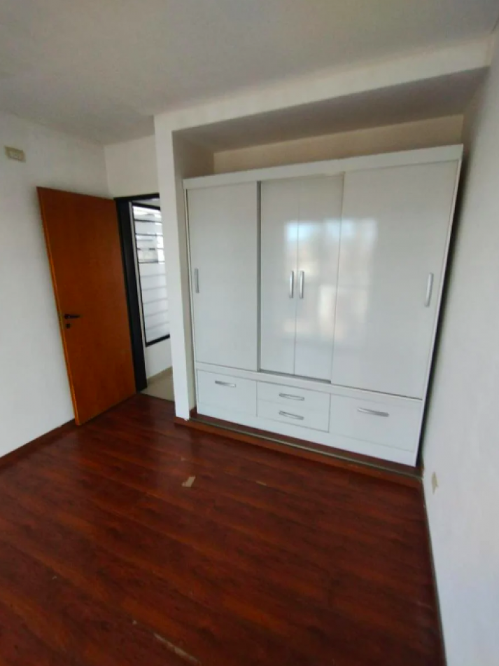 DUPLEX CON DOS DORMITORIOS PATRIO Y ENTRADA PARA AUTO APTO CREDITO