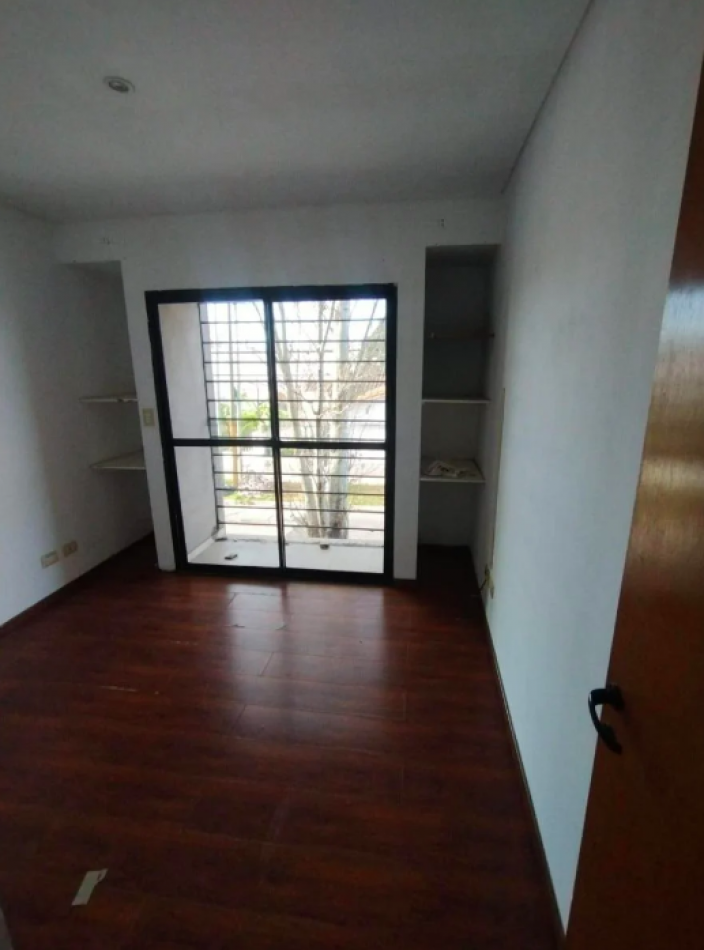 DUPLEX CON DOS DORMITORIOS PATRIO Y ENTRADA PARA AUTO APTO CREDITO