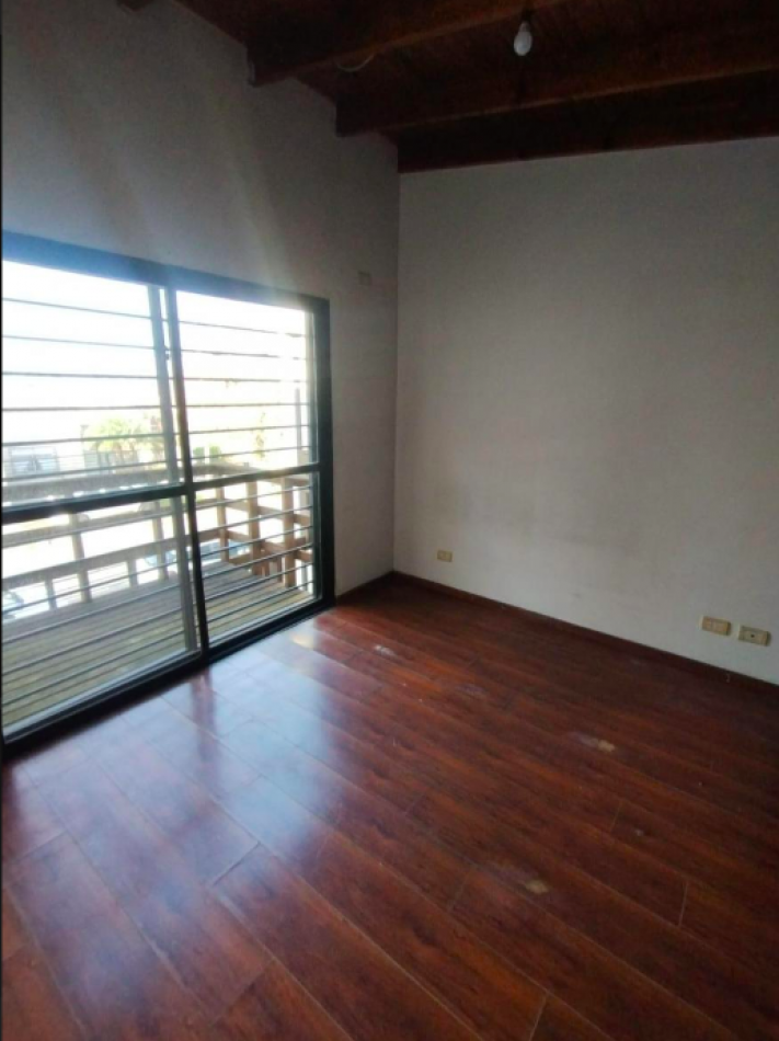 DUPLEX CON DOS DORMITORIOS PATRIO Y ENTRADA PARA AUTO APTO CREDITO
