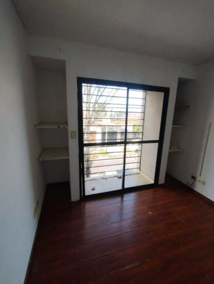 DUPLEX CON DOS DORMITORIOS PATRIO Y ENTRADA PARA AUTO APTO CREDITO