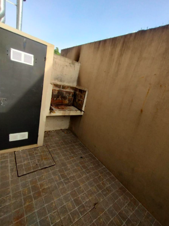 DUPLEX CON DOS DORMITORIOS PATRIO Y ENTRADA PARA AUTO APTO CREDITO