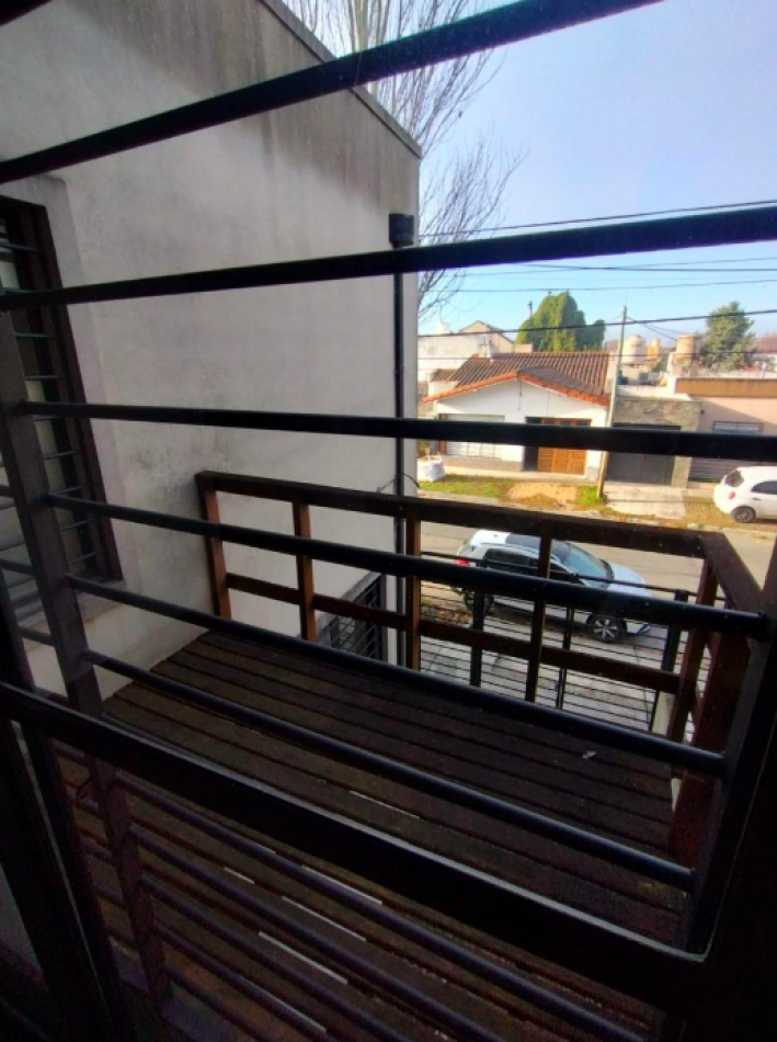 DUPLEX CON DOS DORMITORIOS PATRIO Y ENTRADA PARA AUTO APTO CREDITO