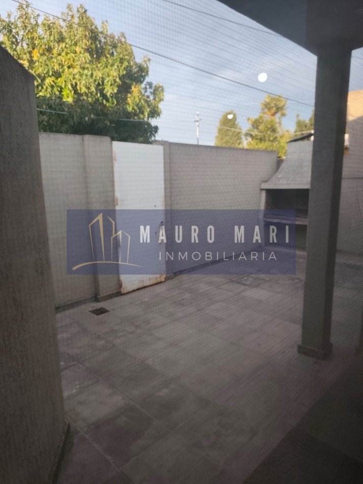 Departamento 2 ambientes en alquiler en Berazategui con Patio y parrilla