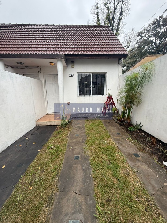 Duplex en Alquiler de 2 ambientes con cochera en Sourigues Berazategui