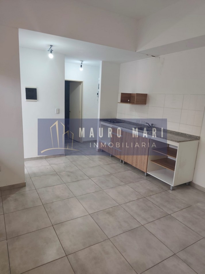 Departamento 2 ambientes en alquiler en Berazategui con Patio y parrilla