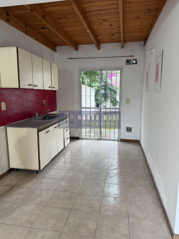 Duplex en Alquiler de 2 ambientes con cochera en Sourigues Berazategui