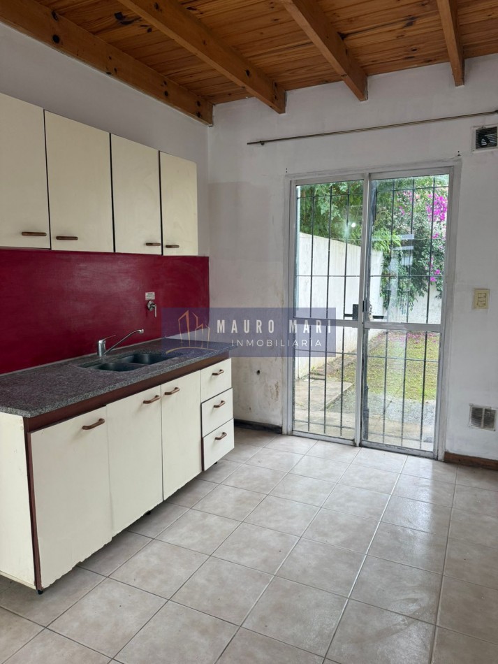 Duplex en Alquiler de 2 ambientes con cochera en Sourigues Berazategui
