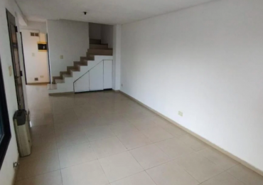 DUPLEX CON DOS DORMITORIOS PATRIO Y ENTRADA PARA AUTO APTO CREDITO